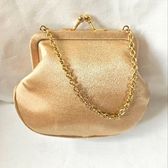 Le Regale Formal Party Gold Metallic Clutch w/ Gold Chain And Kiss Lock Closure - Picture 1 of 12